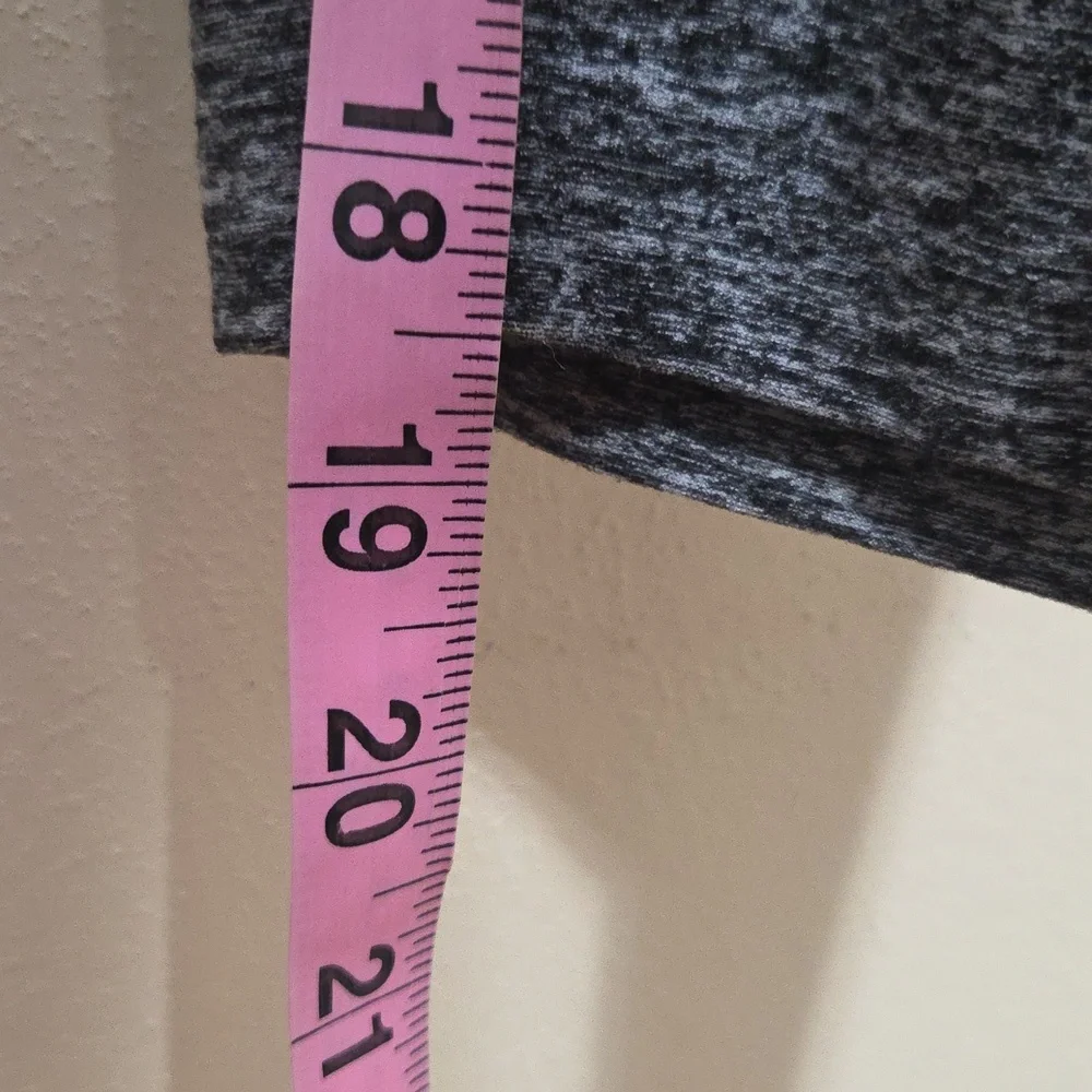 Beyond Yoga Heather Grey High Waisted Cropped Capri Leggings Size 1X - Picture 5 of 12